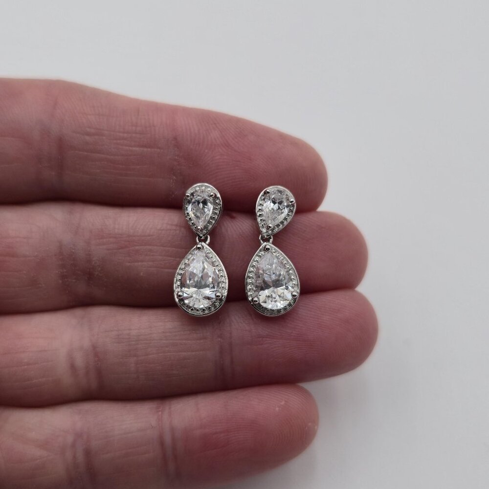 Sterling Silver Pear Bright Cubic Zirconia Gem Earrings A4124